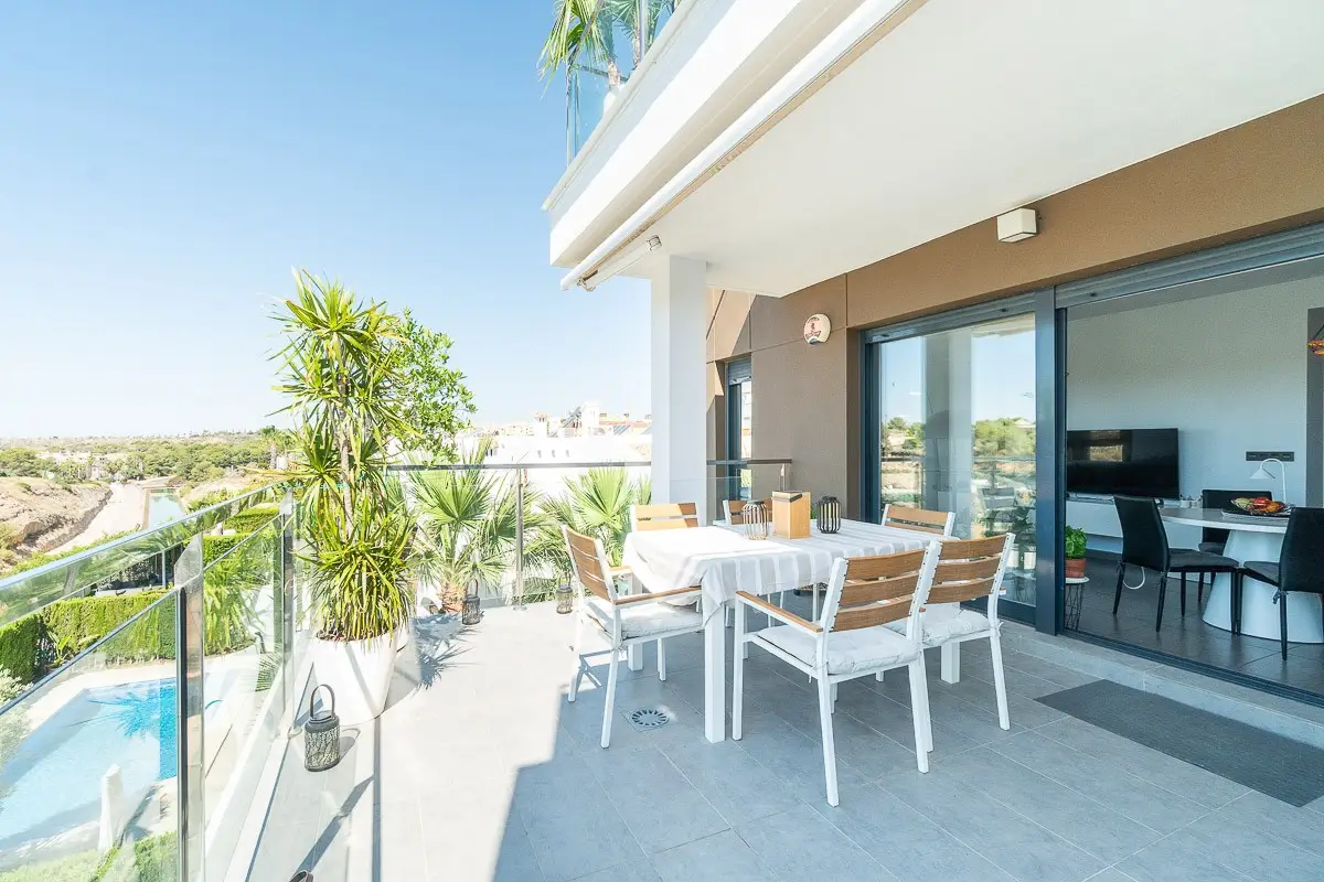 Penthouse with 3 bedrooms in Villamartín, Alicante, €349,900