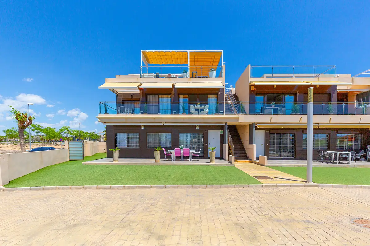 Apartment with 4 bedrooms in Pilar de la Horadada, Alicante, €597,800