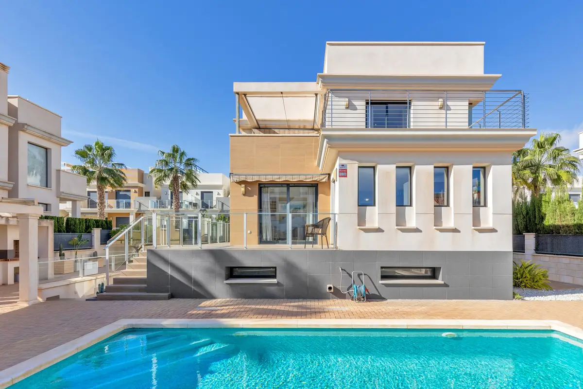 Villa with 5 bedrooms in Orihuela Costa, Alicante, €879,000