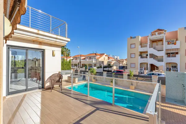 Villa with 5 bedrooms in Orihuela Costa, Alicante, €879,000 — photo 3