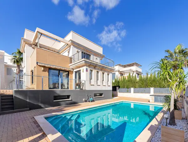 Villa with 5 bedrooms in Orihuela Costa, Alicante, €879,000 — photo 2