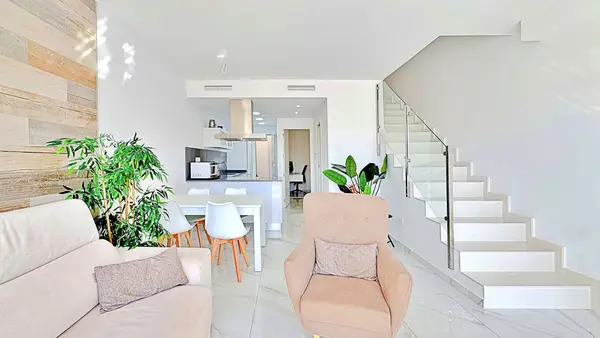 Townhouse with 3 bedrooms in Torrevieja, Alicante, €310,000 — photo 2