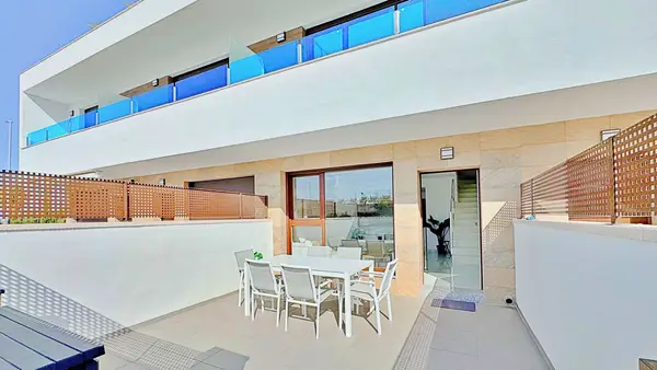 Townhouse with 3 bedrooms in Torrevieja, Alicante, €310,000 — photo 3