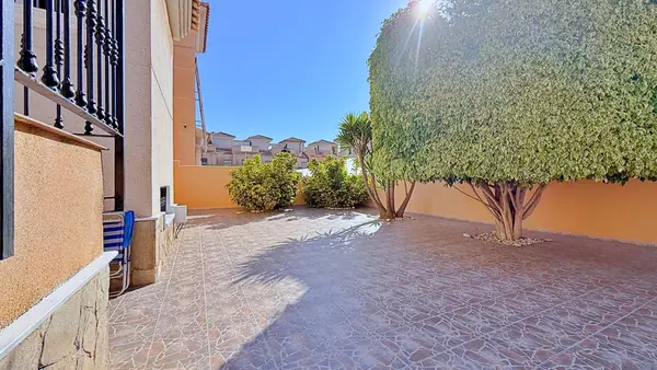 Villa with 4 bedrooms in Orihuela, Alicante, €379,000 — photo 4