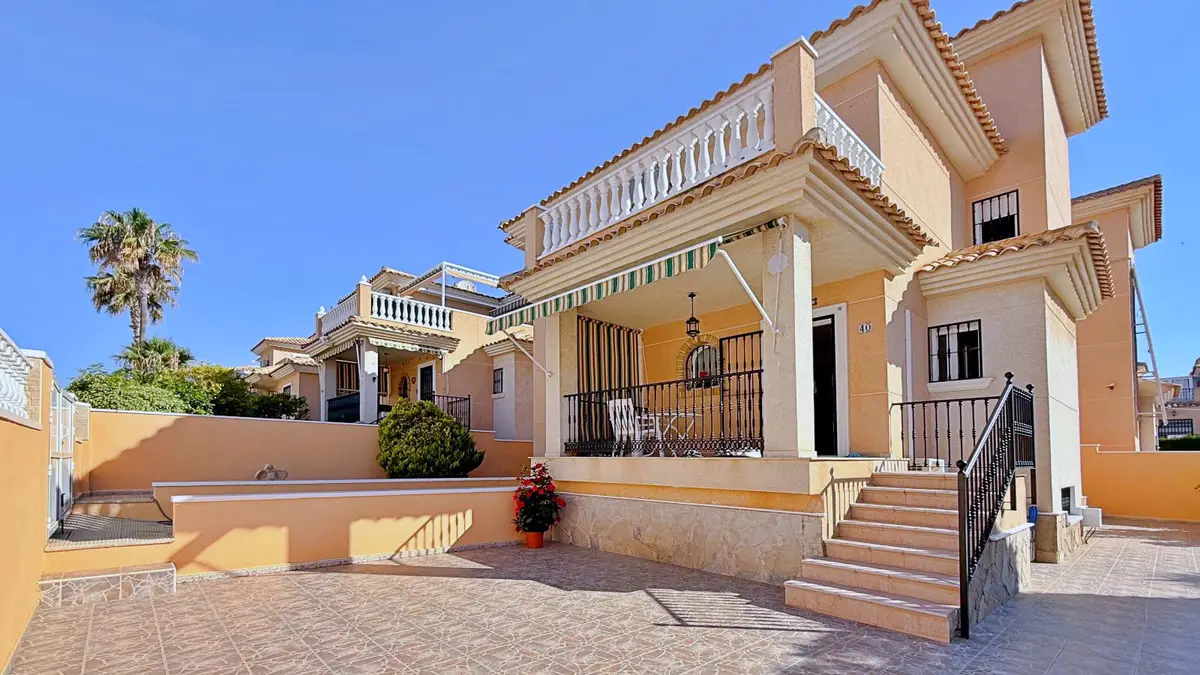 Villa with 4 bedrooms in Orihuela, Alicante, €379,000