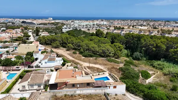 Villa with 5 bedrooms in La Zenia, Alicante, €840,000 — photo 3