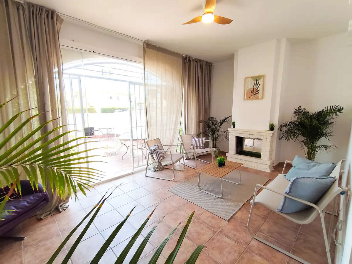 Bungalow with 3 bedrooms in Playa Flamenca, Alicante, €199,995