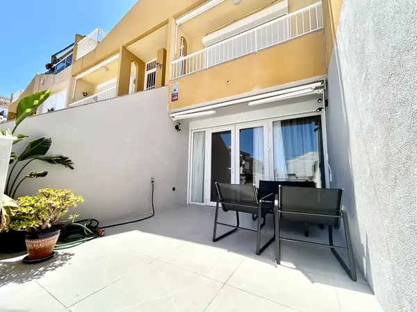 Apartment with 2 bedrooms in Torrevieja, Alicante, €265,000 — photo 2