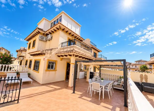 Townhouse with 3 bedrooms in La Zenia, Alicante, €285,000 — photo 2