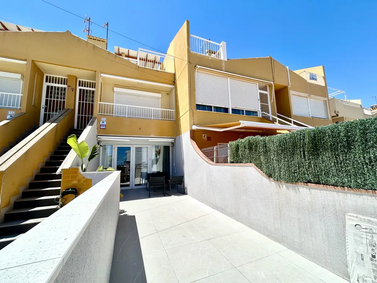 Apartment with 2 bedrooms in Torrevieja, Alicante, €265,000