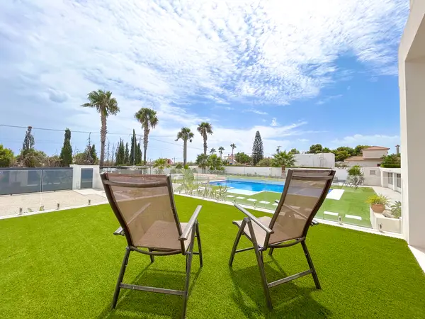 Villa with 8 bedrooms in Los Montesinos, Alicante, €1,400,000 — photo 4