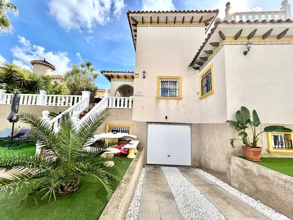 Villa with 4 bedrooms in Villamartín, Alicante, €429,900 — photo 4