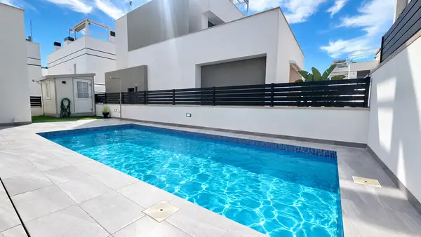 Villa with 6 bedrooms in Villamartín, Alicante, €546,950 — photo 2