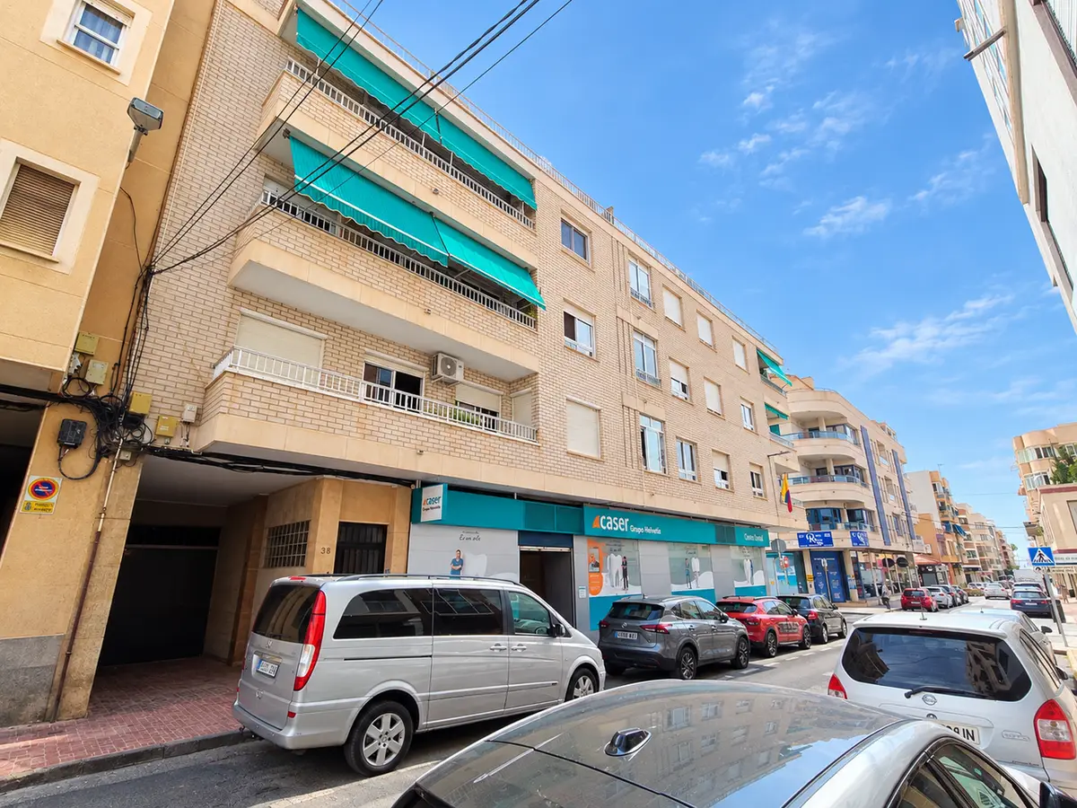 Apartment with 3 bedrooms in Torrevieja, Alicante, €259,995