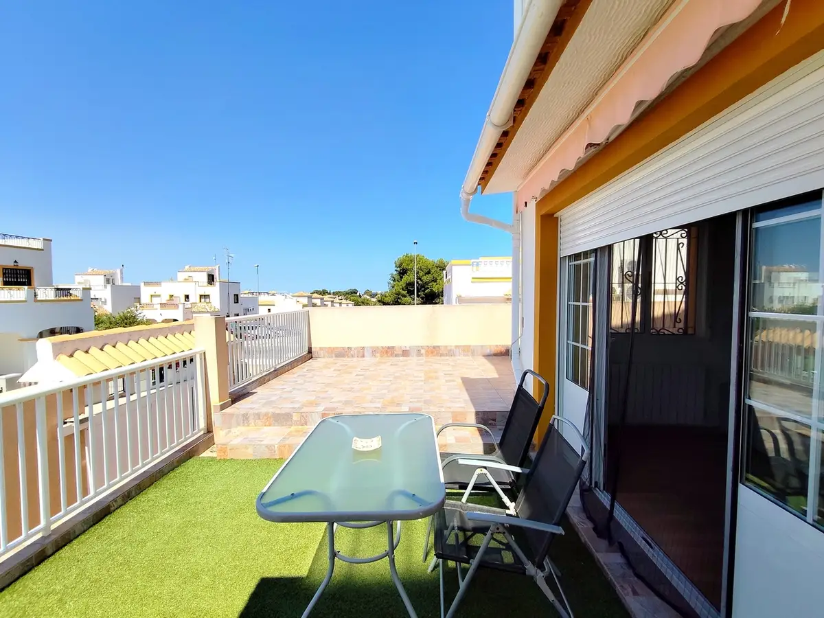 Townhouse with 6 bedrooms in Los Altos, Alicante, €280,000