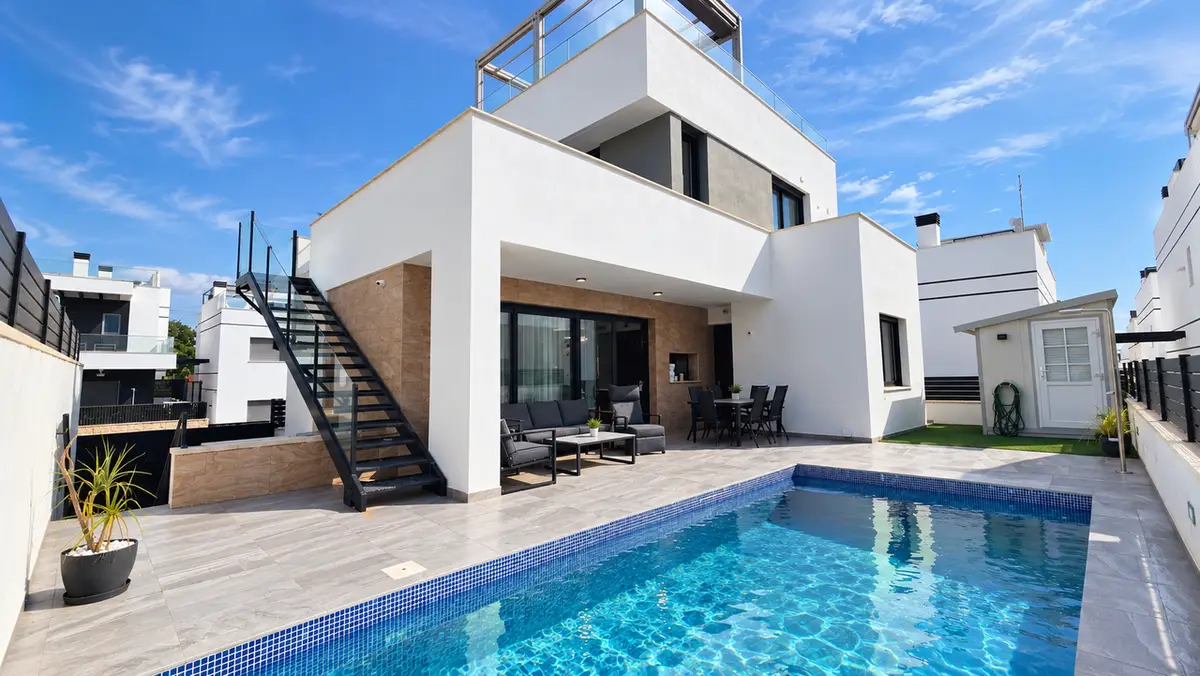 Villa with 6 bedrooms in Villamartín, Alicante, €546,950