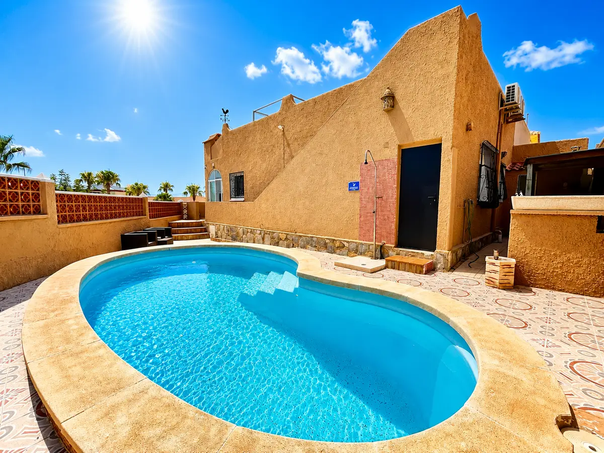 Bungalow with 2 bedrooms in Villamartín, Alicante, €205,000