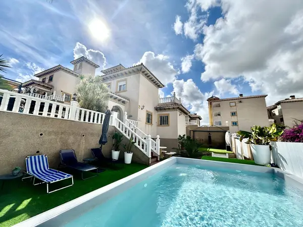 Villa with 4 bedrooms in Villamartín, Alicante, €429,900 — photo 3