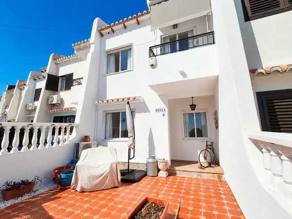 Townhouse with 3 bedrooms in Los Balcones, Alicante, €269,995 — photo 2