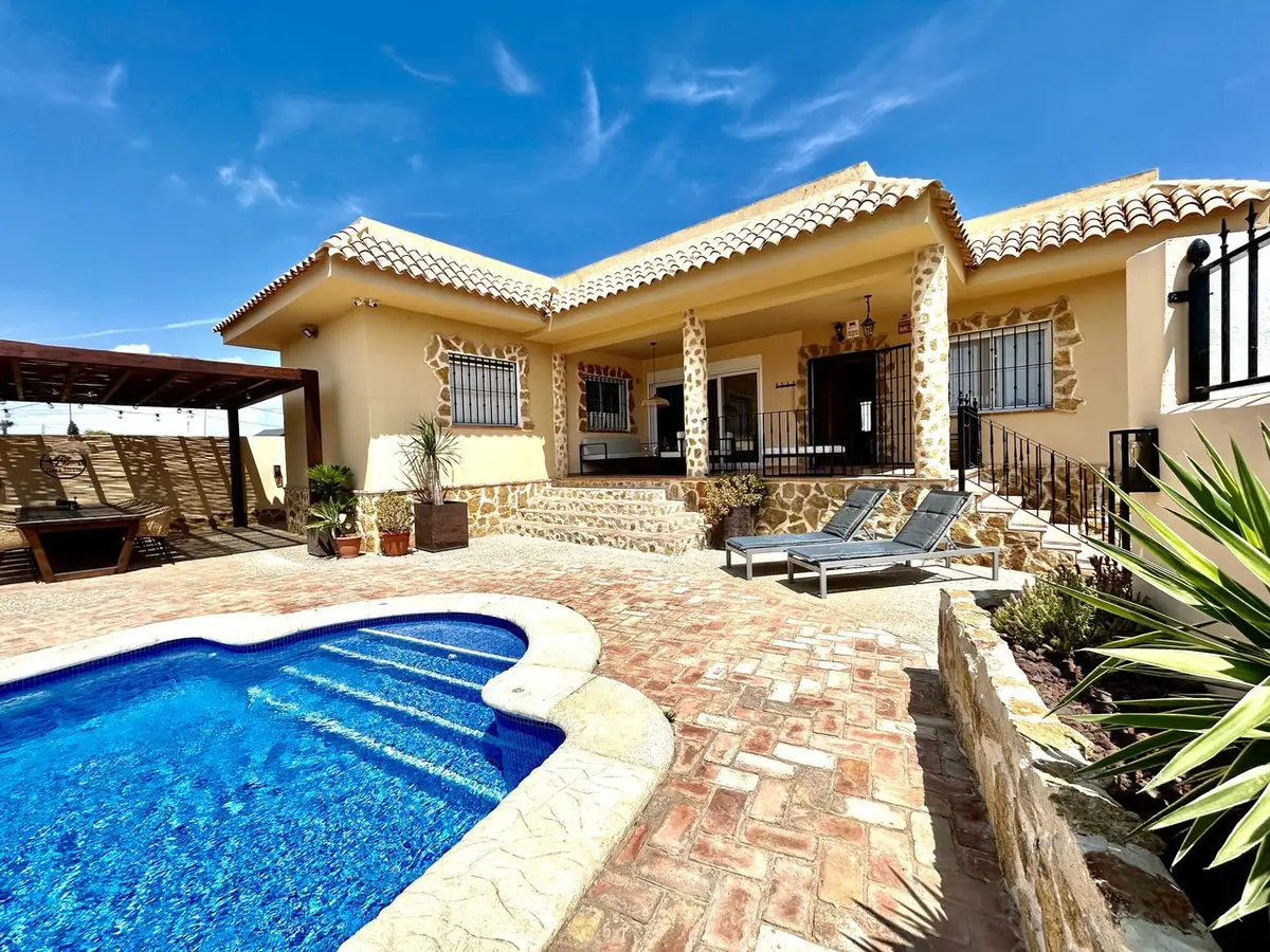 Villa with 5 bedrooms in La Zenia, Alicante, €840,000