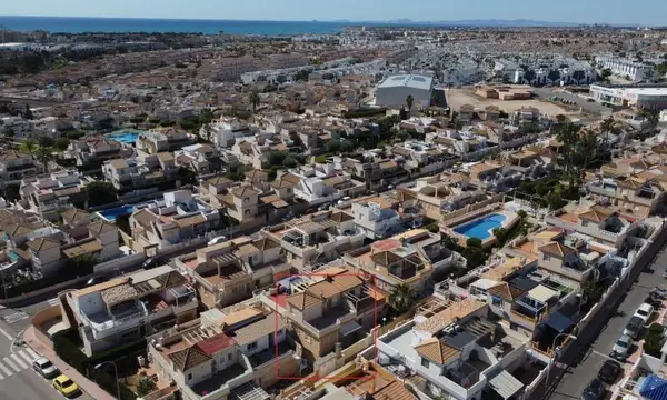 Duplex with 3 bedrooms in Torrevieja, Alicante, €198,995 — photo 2