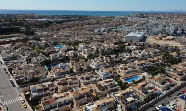 Duplex with 3 bedrooms in Torrevieja, Alicante, €198,995 — photo 4
