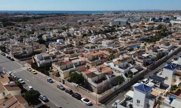 Duplex with 3 bedrooms in Torrevieja, Alicante, €198,995 — photo 3