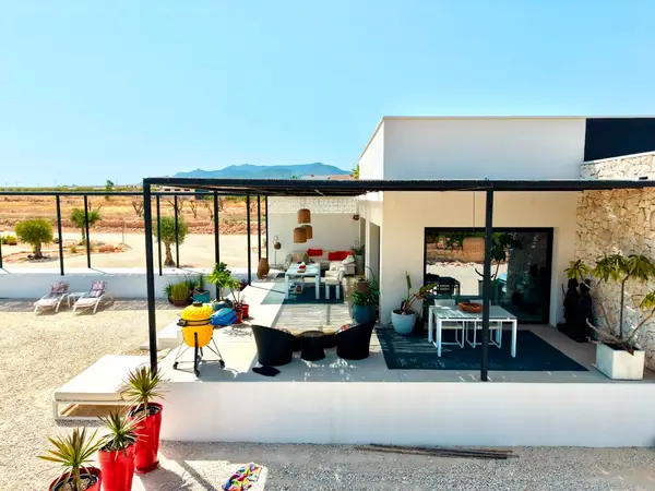 Villa with 5 bedrooms in Pinoso, Alicante, €679,000 — photo 3