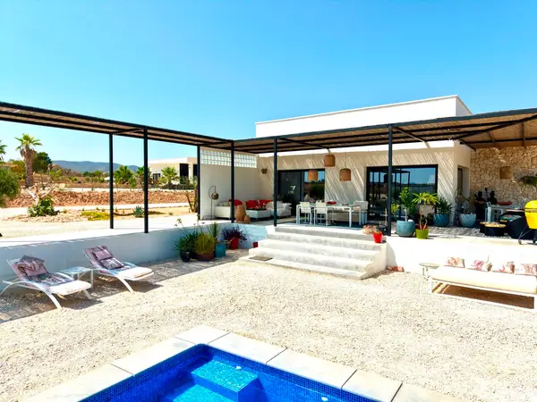 Villa with 5 bedrooms in Pinoso, Alicante, €679,000 — photo 2