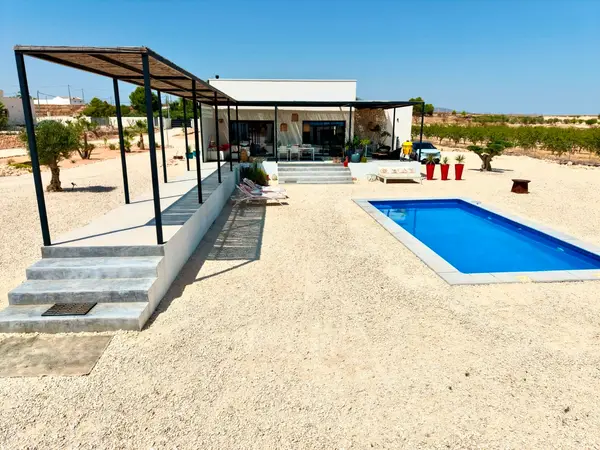 Villa with 5 bedrooms in Pinoso, Alicante, €679,000 — photo 4