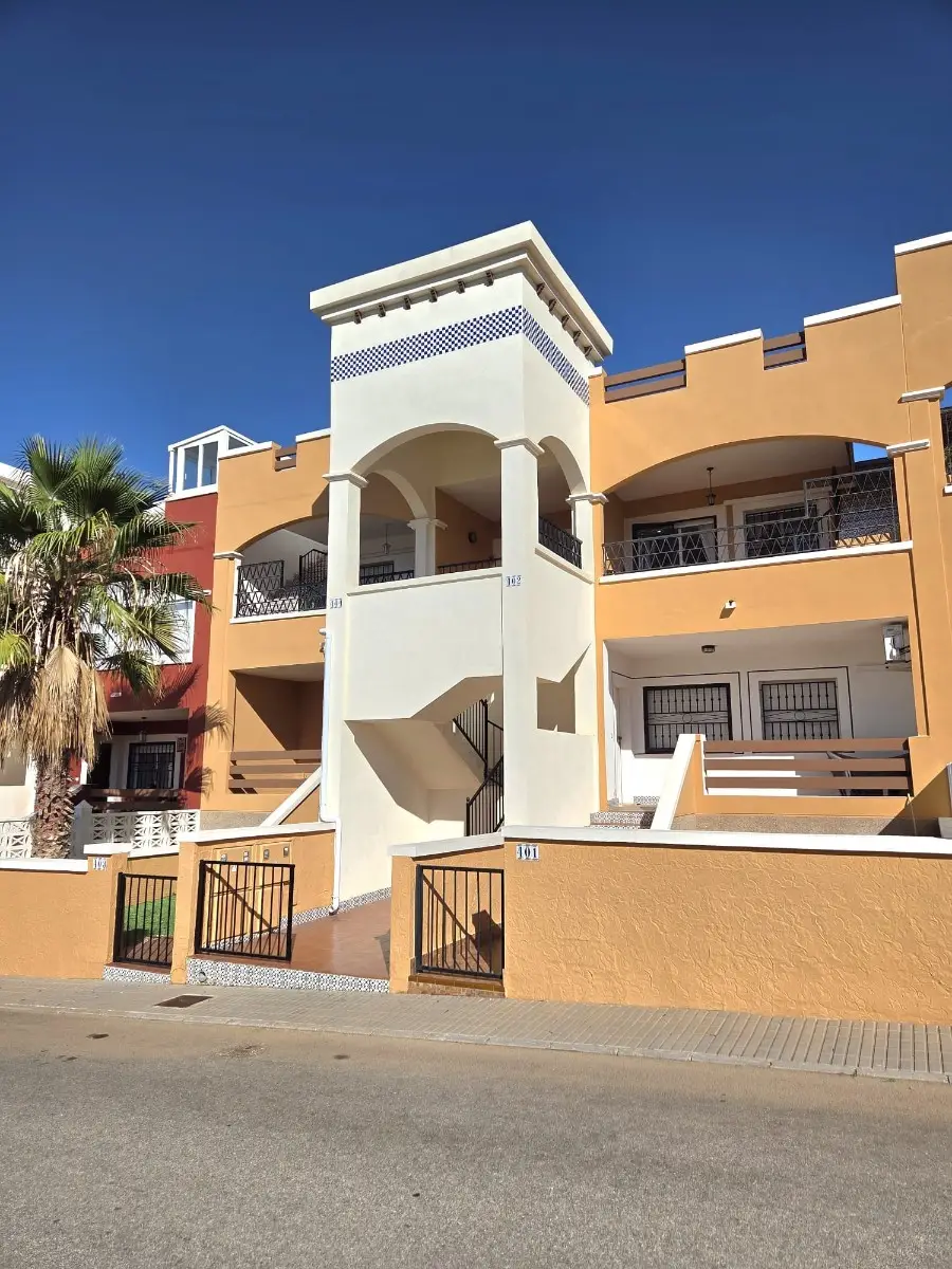Penthouse with 2 bedrooms in Orihuela, Alicante, €174,000
