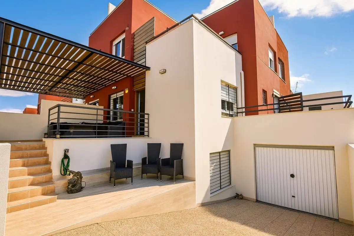 Villa with 3 bedrooms in Algorfa, Alicante, €287,950