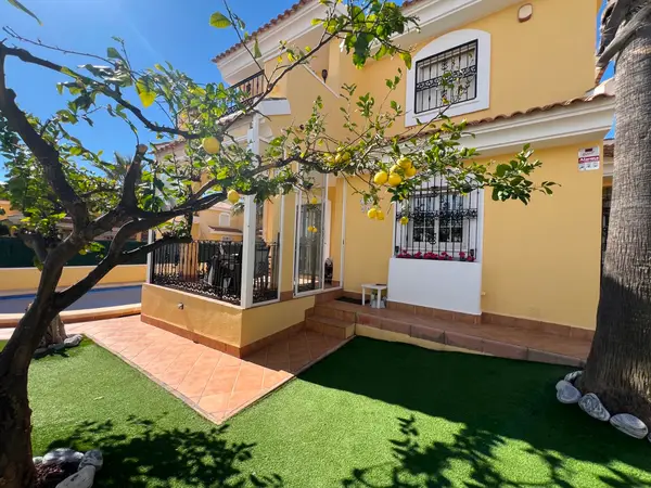 Villa with 3 bedrooms in Orihuela Costa, Alicante, €430,000 — photo 2