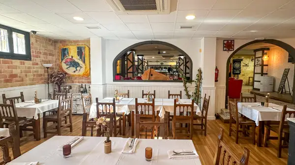 Commercial with 2 bedrooms in Torrevieja, Alicante, €560,000 — photo 4
