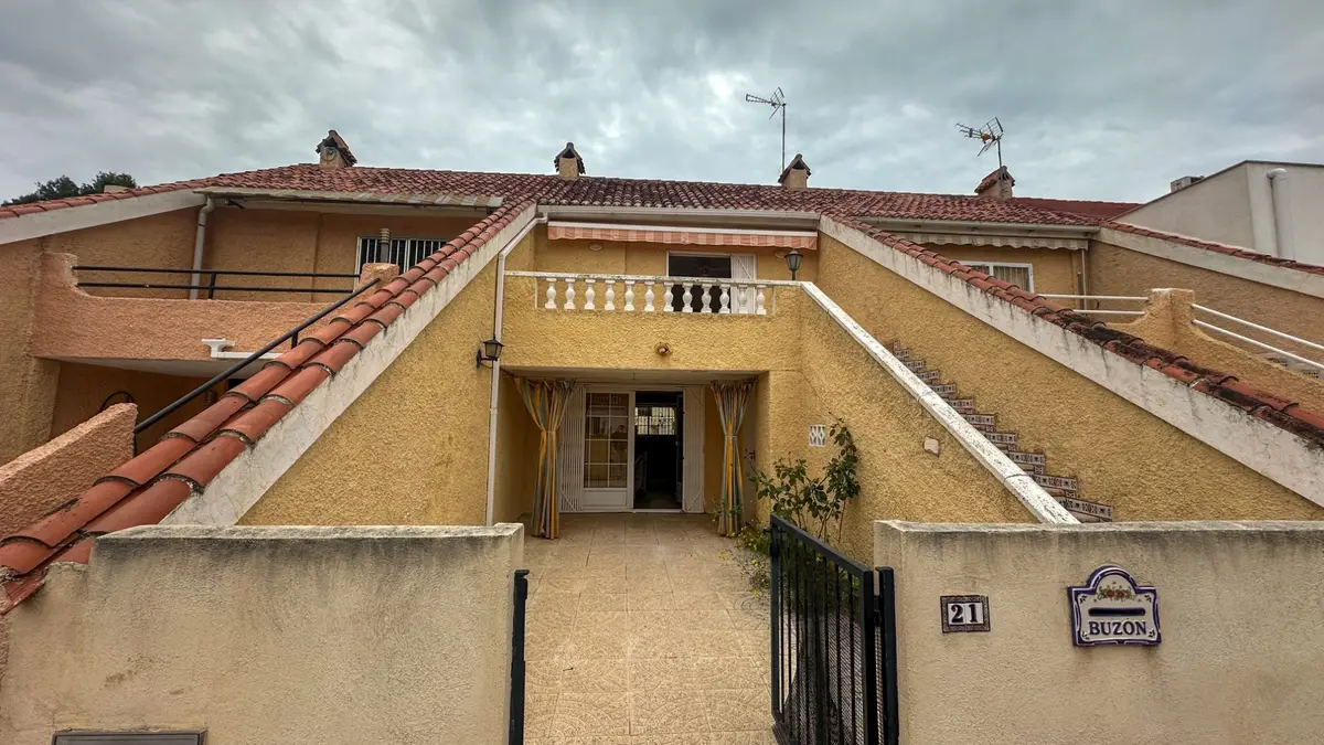 Townhouse with 2 bedrooms in Torrevieja, Alicante, €170,000