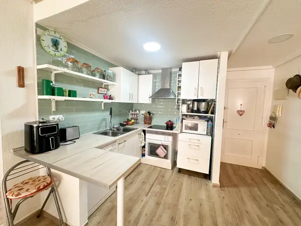 Apartment with 2 bedrooms in Torrevieja, Alicante, €215,900 — photo 3