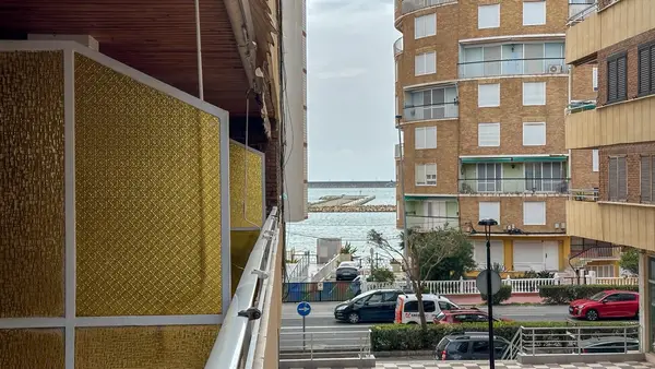Apartment with 2 bedrooms in Torrevieja, Alicante, €249,900 — photo 2