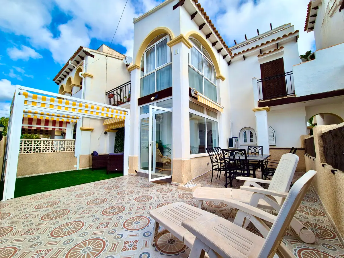 Bungalow with 1 bedroom in San Miguel de Salinas, Alicante, €155,000
