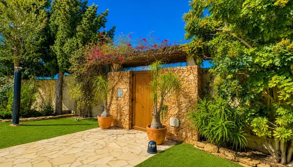Villa with 7 bedrooms in Campoamor, Alicante, €1,190,000 — photo 2