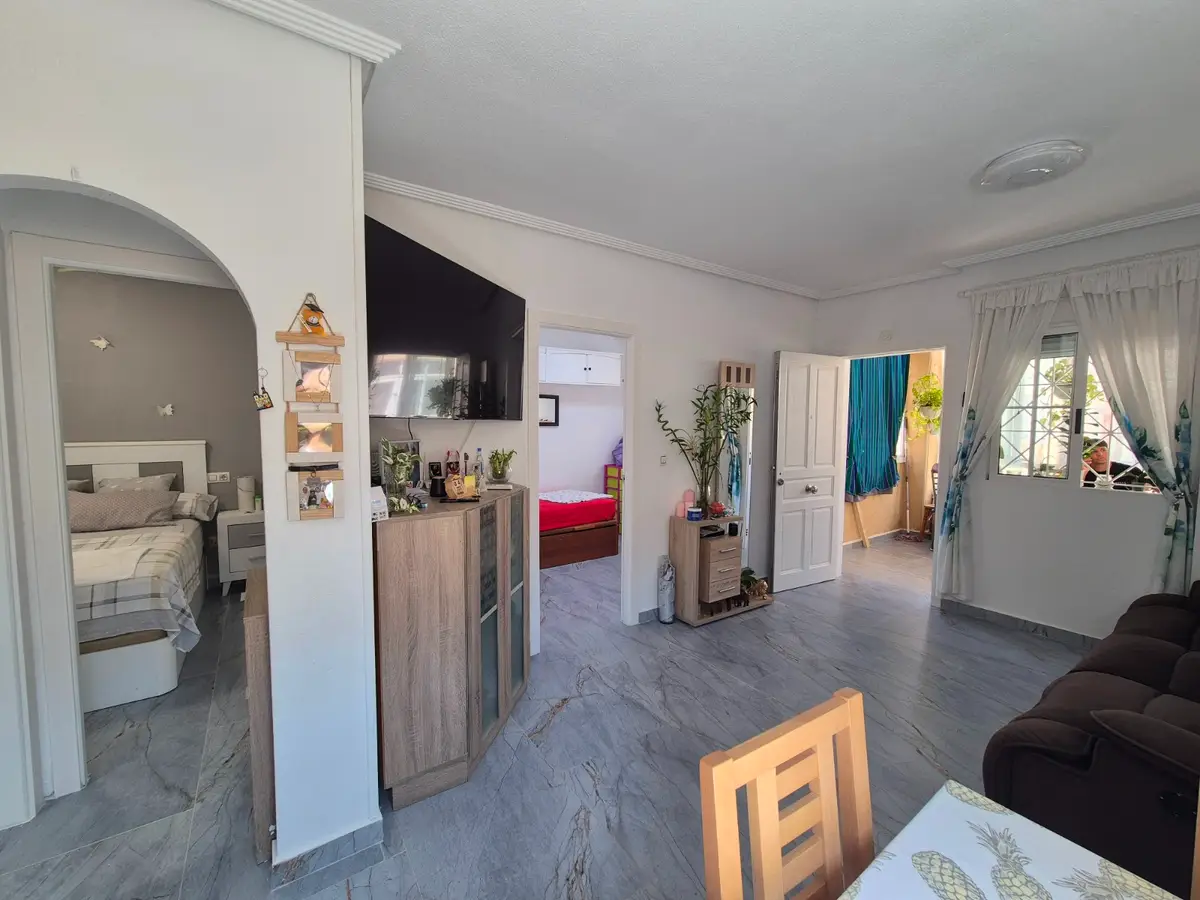 Bungalow with 2 bedrooms in Torrevieja, Alicante, €179,900