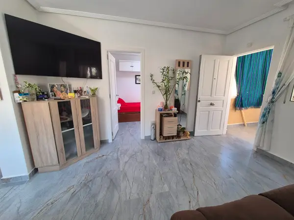Bungalow with 2 bedrooms in Torrevieja, Alicante, €179,900 — photo 2