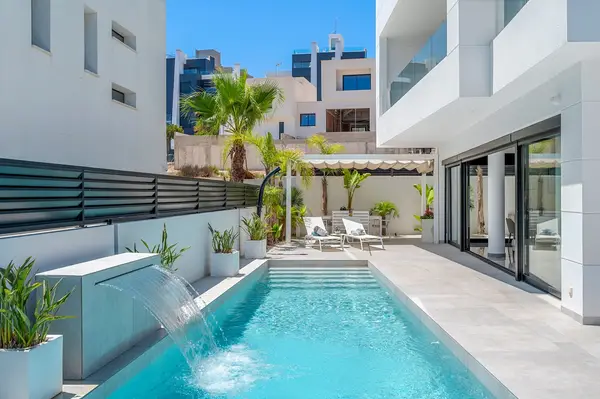 Villa with 4 bedrooms in Guardamar del Segura, Alicante, €1,250,000 — photo 2