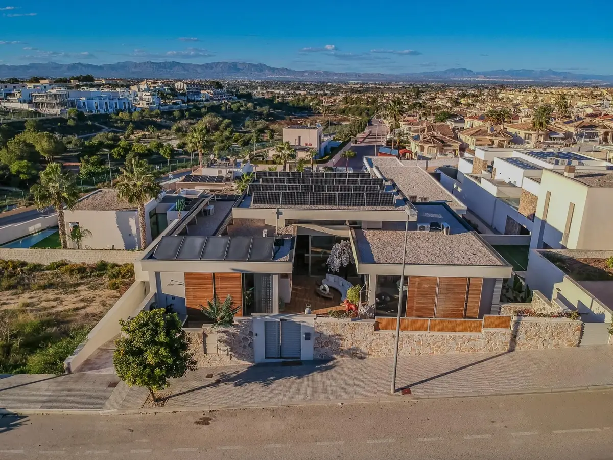 Villa with 4 bedrooms in Benijofar, Alicante, €1,095,000