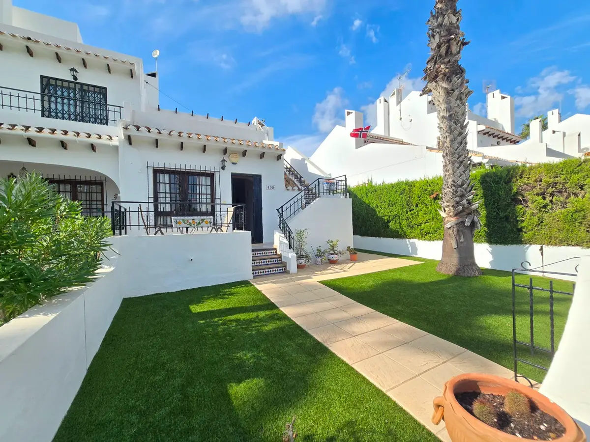 Townhouse with 2 bedrooms in Villamartín, Alicante, €210,000