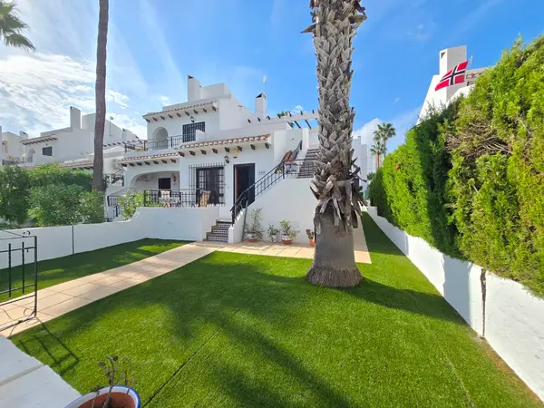 Townhouse with 2 bedrooms in Villamartín, Alicante, €210,000 — photo 3