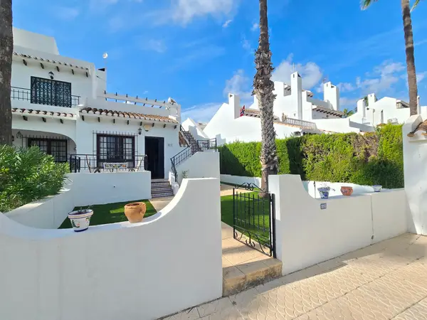 Townhouse with 2 bedrooms in Villamartín, Alicante, €210,000 — photo 2
