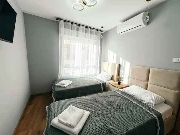 Commercial with 12 bedrooms in Torrevieja, Alicante, €1,500,000 — photo 2