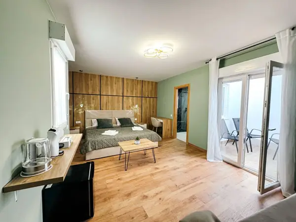 Commercial with 12 bedrooms in Torrevieja, Alicante, €1,500,000 — photo 3