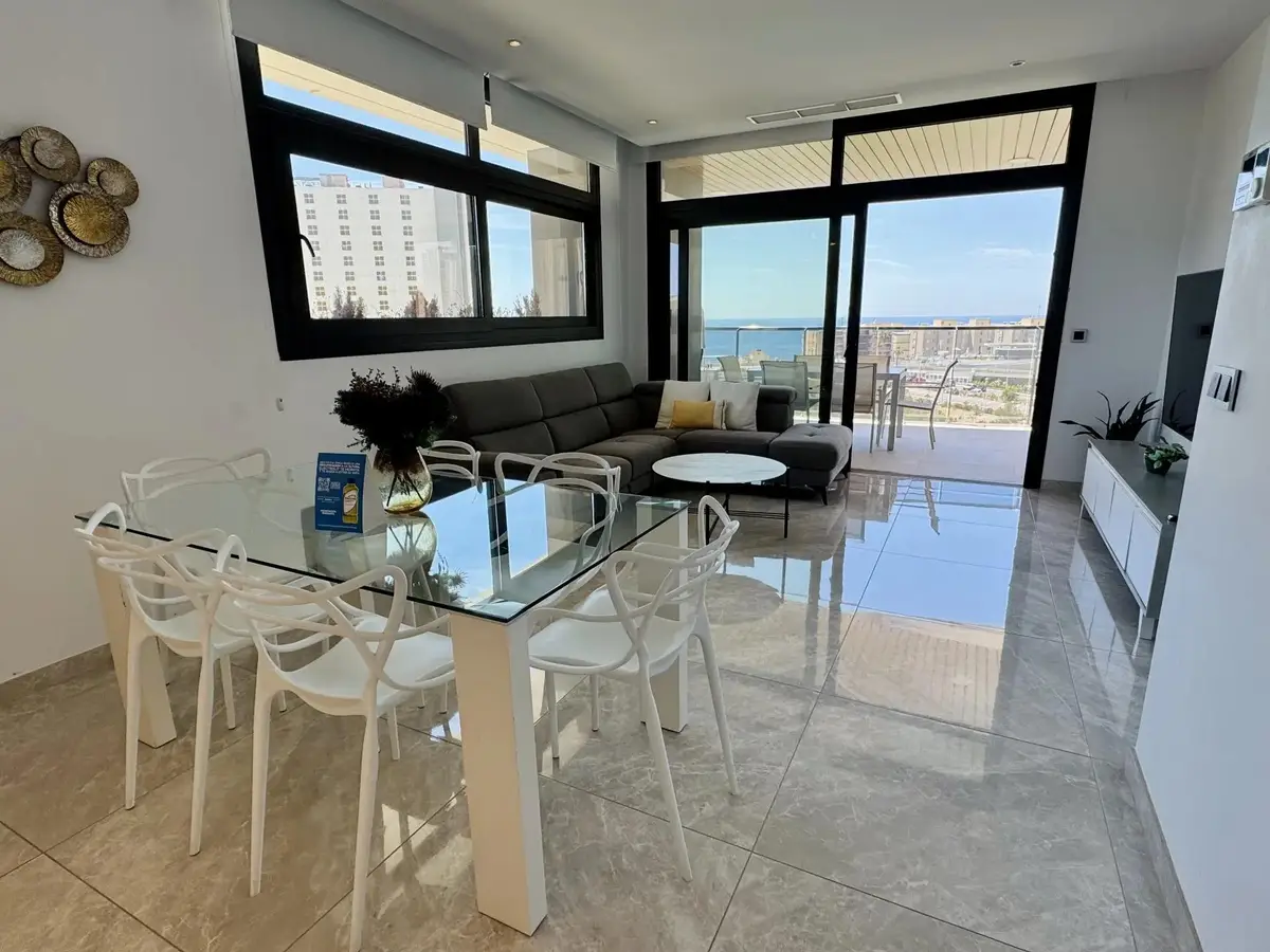 Apartment with 3 bedrooms in Benidorm, Alicante, €678,000