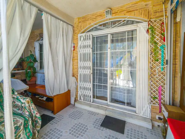 Bungalow with 2 bedrooms in Torrevieja, Alicante, €120,000 — photo 4